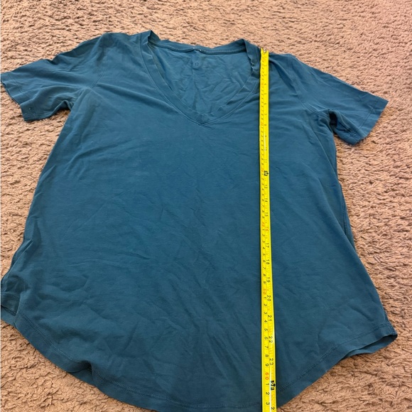 Lululemon Love Tee II Curved Hem Teal Green Blue V Neck Size 8 - Picture 2 of 5